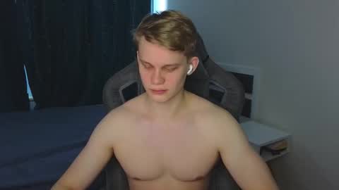 Snapshot of meow_mickey chatting on 02.14.26 Mickey online show from 02.14.26