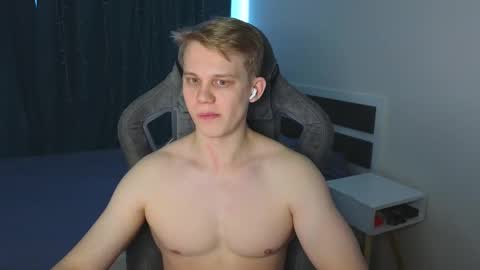 Snapshot of meow_mickey chatting on 02.19.26 Mickey online show from 02.19.26