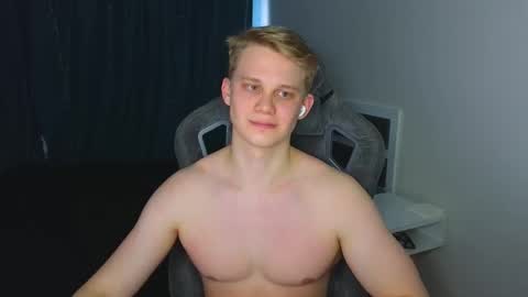 Snapshot of meow_mickey chatting on 02.24.26 Mickey online show from 02.24.26