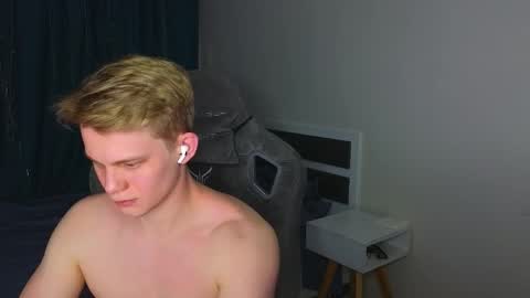 Snapshot of meow_mickey chatting on 02.25.26 Mickey online show from 02.25.26