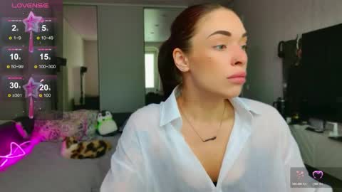 Snapshot of meow_moore chatting on 05.19.26 Megan online show from 05.19.26
