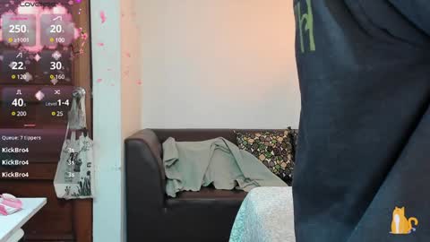 Snapshot of meow_mota chatting on 12.14.24 Valentina  online show from 12.14.24