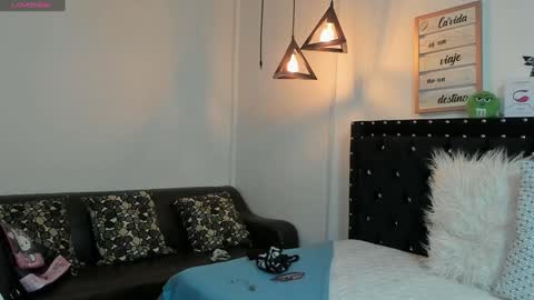 Snapshot of meow_mota chatting on 12.20.24 Valentina  online show from 12.20.24