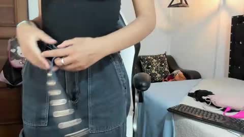 Snapshot of meow_mota chatting on 02.07.25 Valentina  online show from 02.07.25