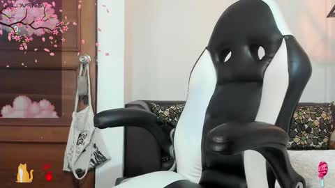 Snapshot of meow_mota chatting on 02.13.25 Valentina  online show from 02.13.25