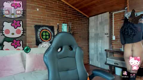 Snapshot of meow_mota chatting on 09.25.25 Valentina  online show from 09.25.25