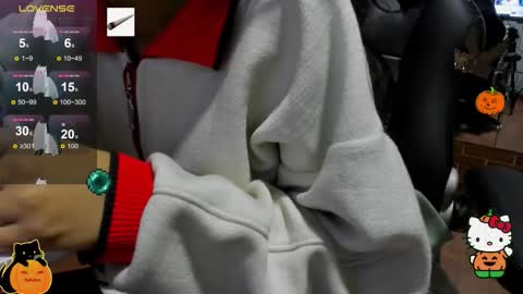 Snapshot of meow_mota chatting on 10.17.25 Valentina  online show from 10.17.25