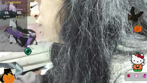 Snapshot of meow_mota chatting on 10.25.25 Valentina  online show from 10.25.25