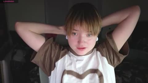 Snapshot of meowki4 chatting on 12.15.25 meowme online show from 12.15.25