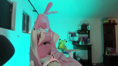 Snapshot of meowmelf chatting on 12.05.25 meowmelf online show from 12.05.25