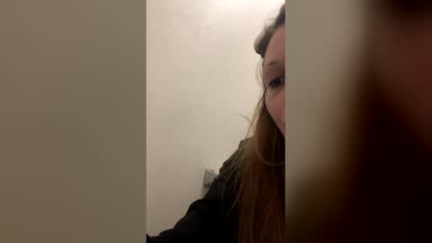 Snapshot of meowzers777 chatting on 12.17.25 meowzers777 online show from 12.17.25