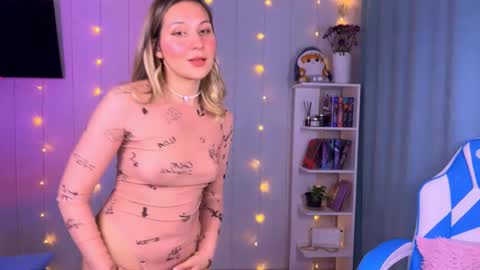 Molly online show from 09.11.25