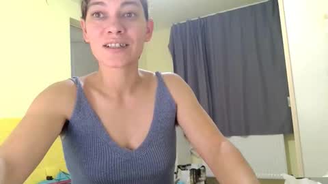 Miss Helena online show from 11.12.25