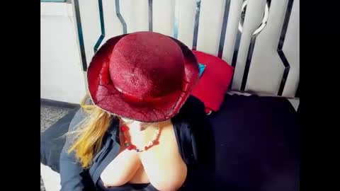 Snapshot of meriland_hh chatting on 05.12.26 Meriland online show from 05.12.26