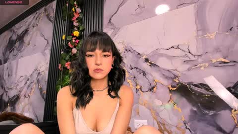 Snapshot of merlynn_ chatting on 10.01.25 Diane 3 online show from 10.01.25