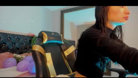 Snapshot of merolinegp chatting on 12.22.25 Sofia online show from 12.22.25