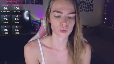 Snapshot of merry_dancers_ chatting on 01.09.25 Susan online show from 01.09.25