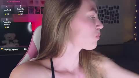 Snapshot of merry_dancers_ chatting on 01.17.25 Susan online show from 01.17.25