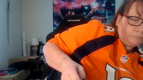 Snapshot of metalshop chatting on 12.08.24 Mommy Jaxx online show from 12.08.24