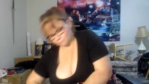 Snapshot of metalshop chatting on 12.09.24 Mommy Jaxx online show from 12.09.24