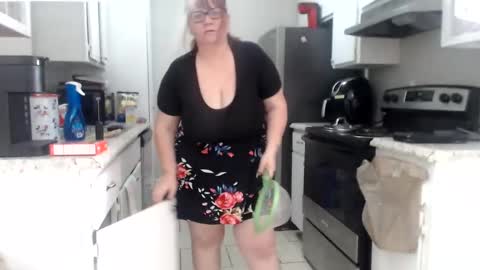 Snapshot of metalshop chatting on 12.12.24 Mommy Jaxx online show from 12.12.24