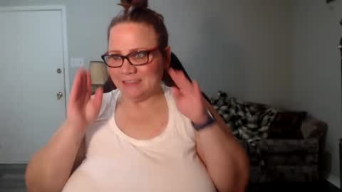 Snapshot of metalshop chatting on 12.20.24 Mommy Jaxx online show from 12.20.24