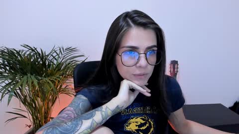 Snapshot of meurief chatting on 01.05.25 Meurif online show from 01.05.25