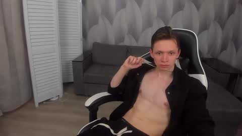 Snapshot of meverik_oushen chatting on 04.23.26 MEVERIK OUSHEN online show from 04.23.26