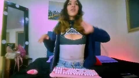 Snapshot of mew_alix chatting on 06.18.26 mew_alix online show from 06.18.26