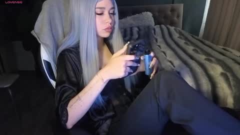 Snapshot of mezzalunaa chatting on 05.27.26 vollmond online show from 05.27.26