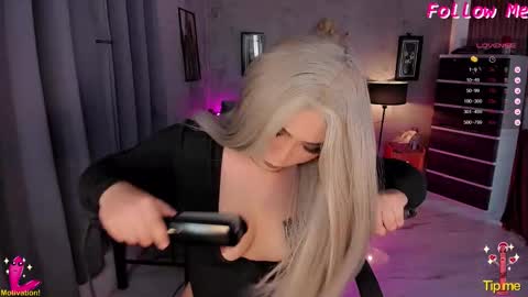 miss devil online show from 11.16.25