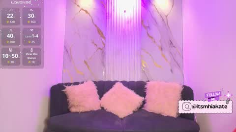 Mhia Kate online show from 11.26.25