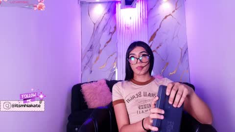 Mhia Kate online show from 04.06.26