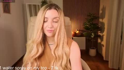 Snapshot of mi1a_ chatting on 06.17.26 mi1a_ online show from 06.17.26