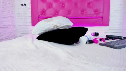 Snapshot of mia__099 chatting on 01.29.25 Mia Blonde online show from 01.29.25