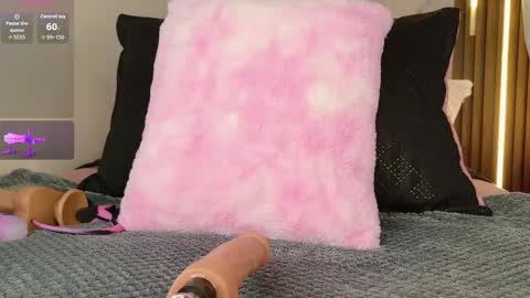 Snapshot of mia__099 chatting on 10.19.25 Mia Blonde online show from 10.19.25