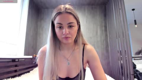 Mia online show from 11.13.25