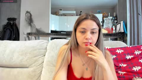 Snapshot of mia___mur chatting on 05.23.26 Mia online show from 05.23.26
