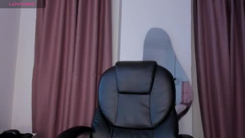 Mia online show from 04.21.26