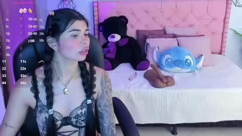 Snapshot of mia__star1 chatting on 05.22.26 Mia online show from 05.22.26