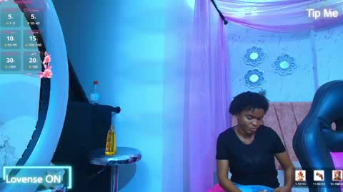 Snapshot of mia__thomson_ chatting on 05.18.26 MIA online show from 05.18.26