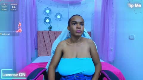 Snapshot of mia__thomson_ chatting on 05.29.26 MIA online show from 05.29.26