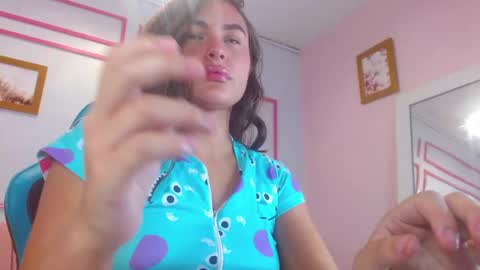 Mia  online show from 02.21.25