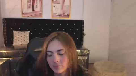 Mia  online show from 09.10.25