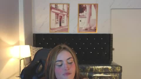 Mia  online show from 09.15.25