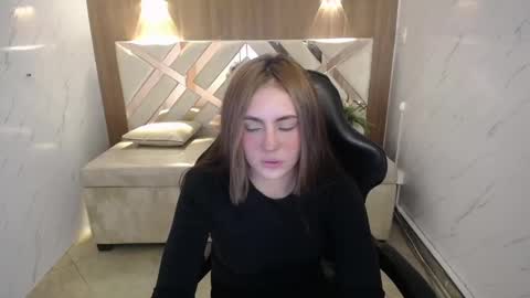 Mia  online show from 09.30.25