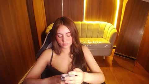 Mia  online show from 10.28.25