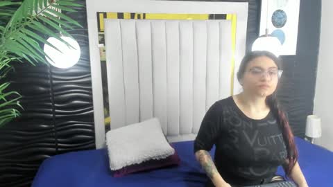 Snapshot of mia_and_lion chatting on 01.07.25 Dreams Couple online show from 01.07.25