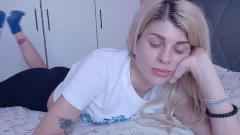 Snapshot of mia_angel chatting on 08.05.26 mia_angel online show from 08.05.26