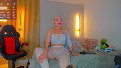 Mia  online show from 10.03.25